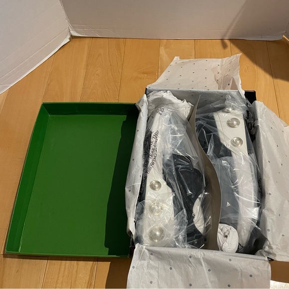 NIB Kate spade cayman sneakers with pearl design - Picture 5 of 9